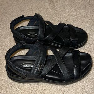 MBT Performance Level black leather sandals US size 5-5.5